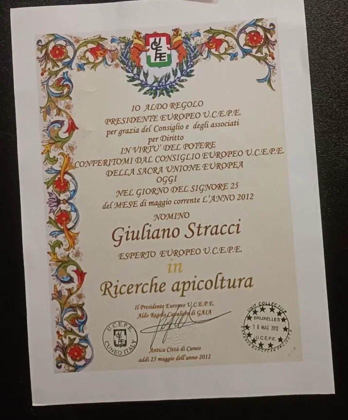 L'attestato U.C.E.P.E. che nomina Giuliano Stracci Esperto Europeo in Ricerche apicoltura