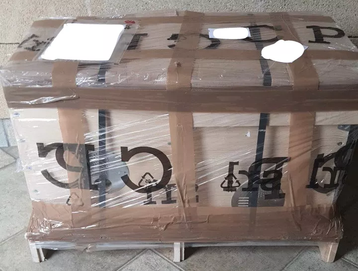 Il pallet con l'arnia appena ricevuta da Vincenzo, ancora imballato